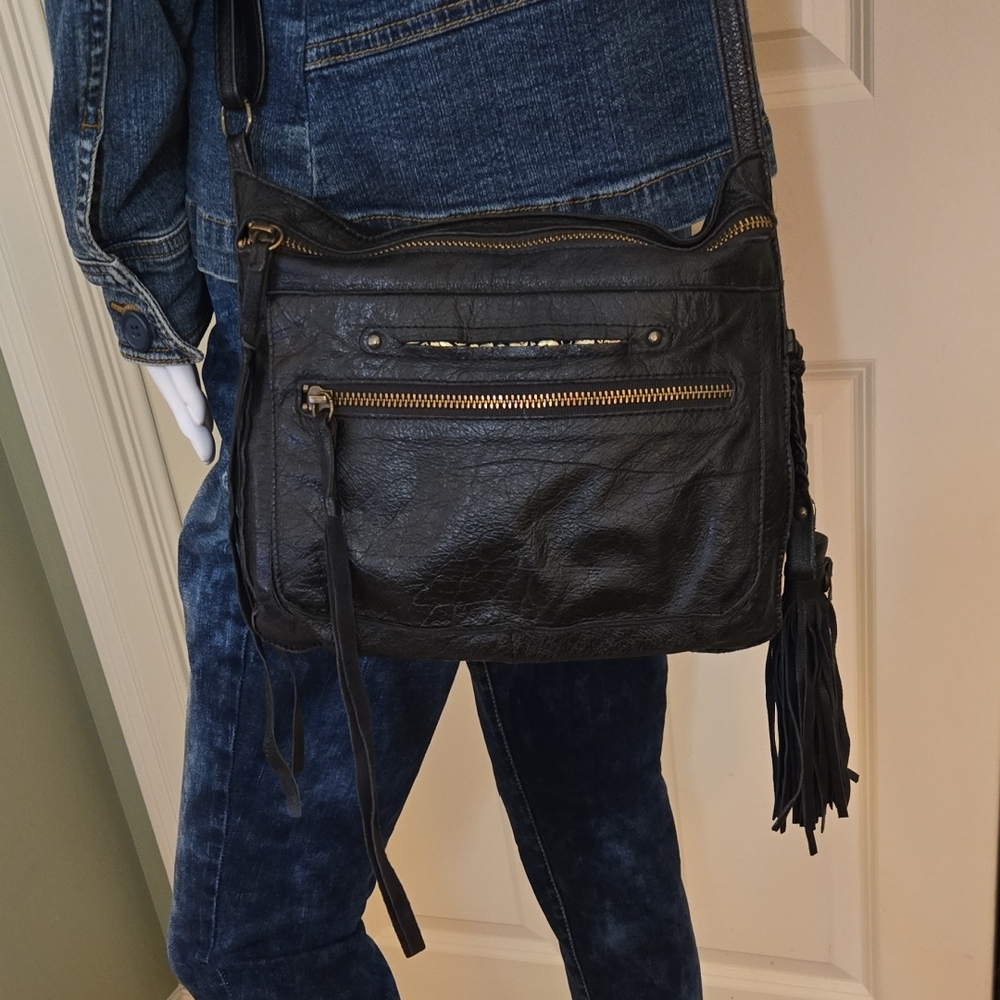 Embrazio Media Black Leather Crossbody Bag with Tassel